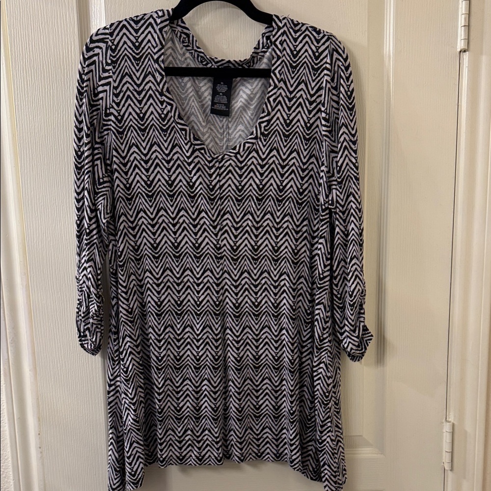 Premise Black and Neutral Bone Chevron Top